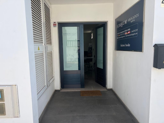 entrada despacho abogados lanzarote summum abogados